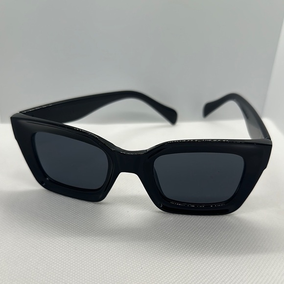 Chic Black Square Frame Sunglasses - 400UV Protection - Trendy Fashion Eyewear main image 4